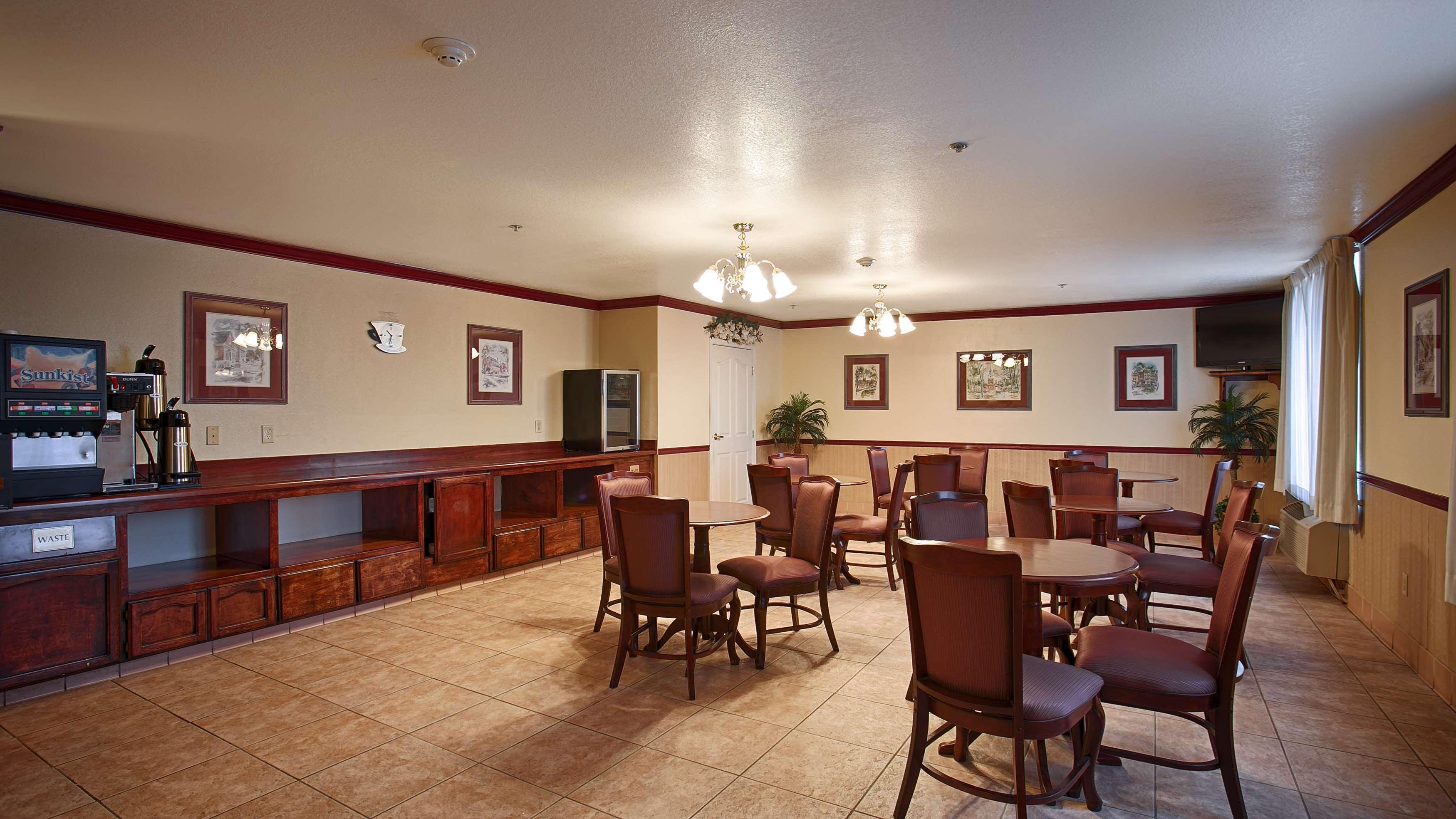 Best Western Plus John Jay Inn & Suites Palmdale Exterior photo